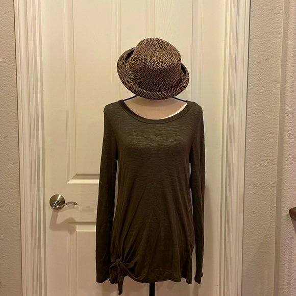 bobeau Tops - Bobeau Large Avacado green semi sheer scoop neck T shirt with tie at the bottom